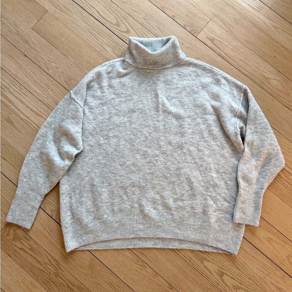 Vince Camuto Light Gray Turtleneck Sweater Medium